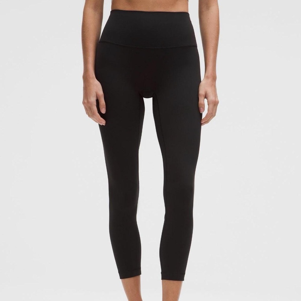 Lululemon Wunder under high rise black 25 in legging size 6/ basically new - Picture 2 of 6